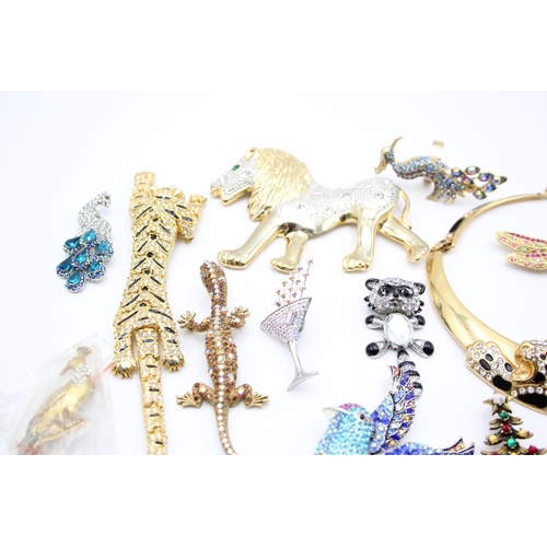 106 - Seventeen pieces of statement costume jewellery to include necklaces, brooches etc.