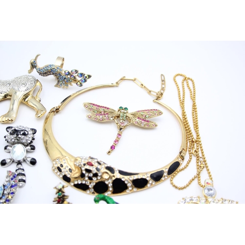 106 - Seventeen pieces of statement costume jewellery to include necklaces, brooches etc.