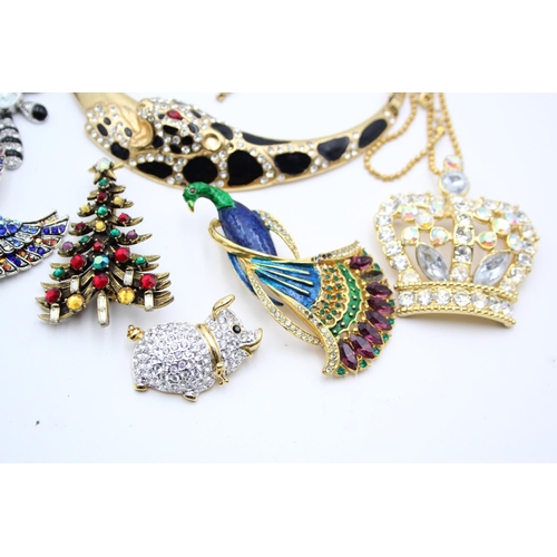 106 - Seventeen pieces of statement costume jewellery to include necklaces, brooches etc.