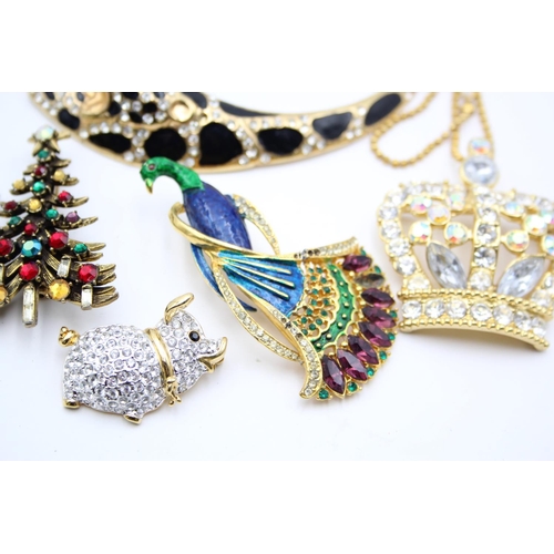106 - Seventeen pieces of statement costume jewellery to include necklaces, brooches etc.