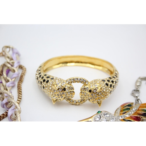 107 - Nine pieces of statement costume jewellery to include necklaces, brooches etc.