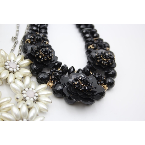 107 - Nine pieces of statement costume jewellery to include necklaces, brooches etc.