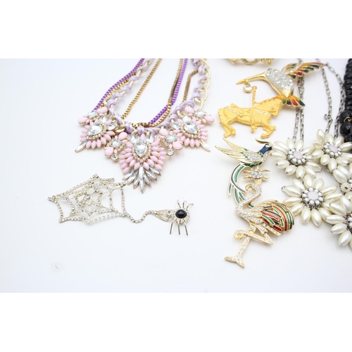 107 - Nine pieces of statement costume jewellery to include necklaces, brooches etc.