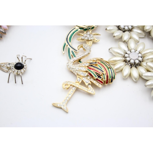107 - Nine pieces of statement costume jewellery to include necklaces, brooches etc.