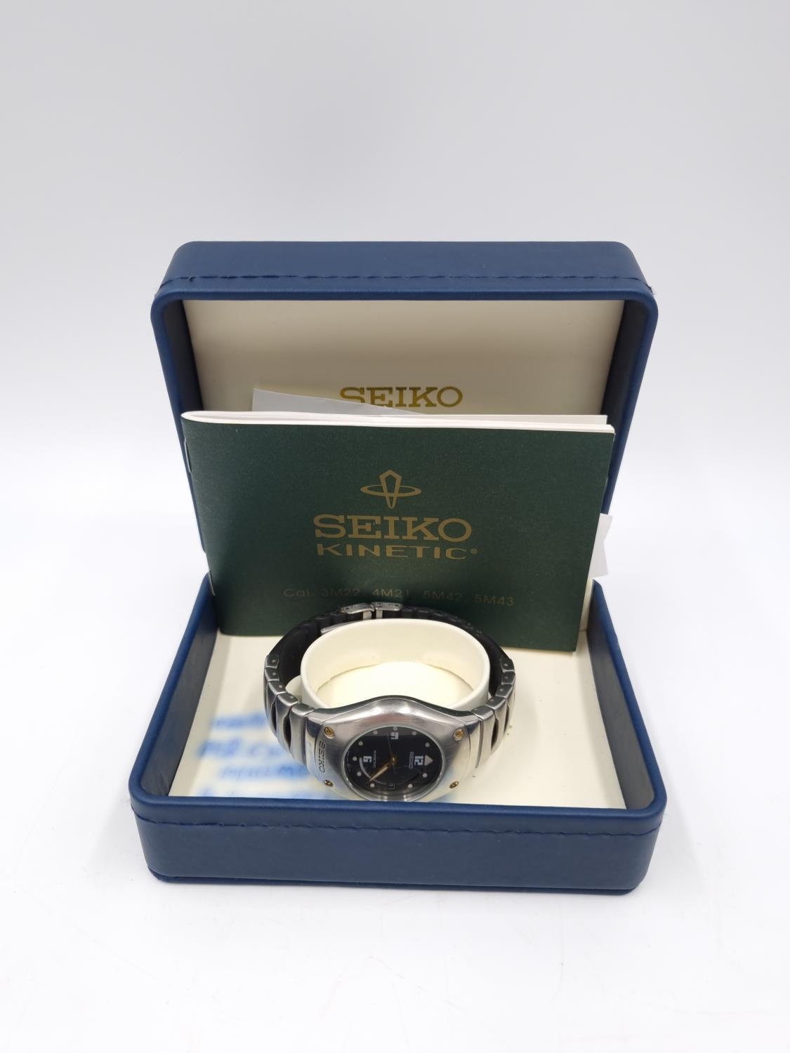 A Seiko Kinetic 3M22 0D39 stainless steel wristwatch with original