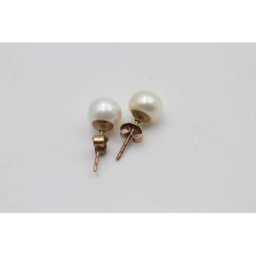 100 - A pair of 9ct gold cultured pearl stud earrings - approx. gross weight 1.9 grams