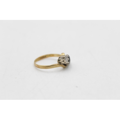 101 - A hallmarked Birmingham 18ct gold diamond and sapphire trilogy ring, size K - approx. gross weight 3... 