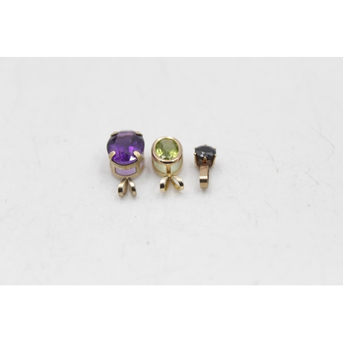 103 - Three 9ct gold gemstone pendants, one amethyst, one sapphire and one peridot - approx. gross weight ... 