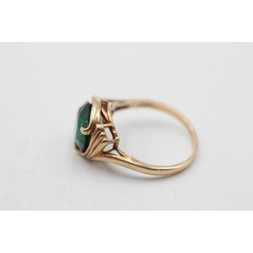 104 - A 9ct gold green synthetic spinel cocktail ring by Birks, size P½ - approx. gross weight 3.8 grams