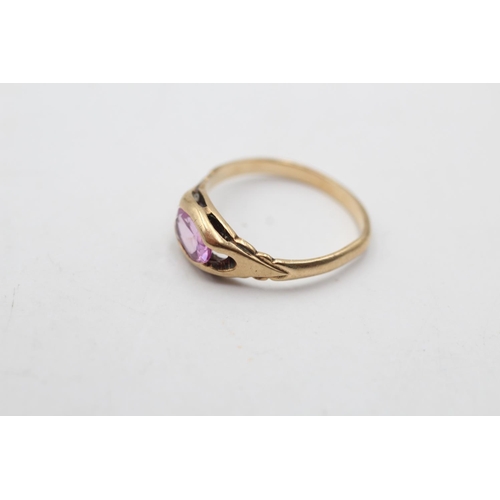 106 - A 9ct gold synthetic sapphire solitaire ring, size L - approx. gross weight 1.7 grams