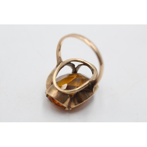 108 - A hallmarked Birmingham 9ct gold synthetic sapphire cocktail ring, size O - approx. gross weight 8.3... 