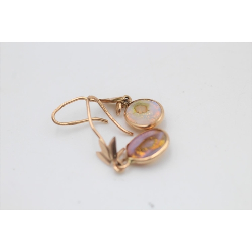 11 - A pair of 9ct gold wire foiled glass drop earrings - approx. gross weight 1.8 grams