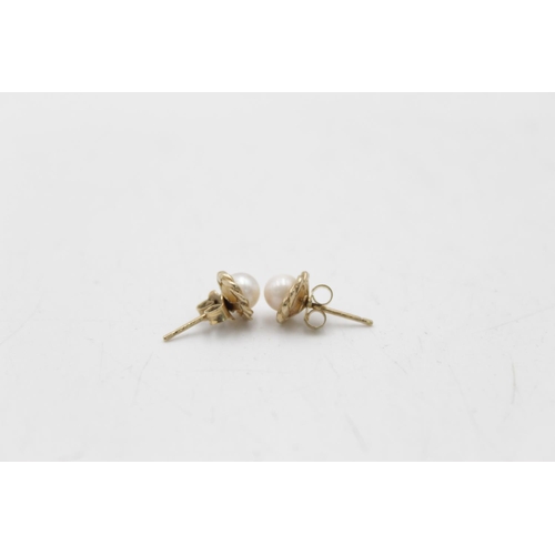 121 - Two pairs of 9ct gold pearl paired earrings, one stud and one drop - approx. gross weight 2.3 grams