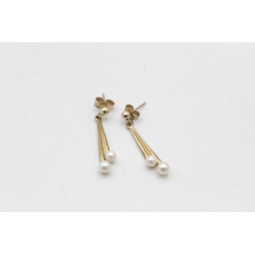 121 - Two pairs of 9ct gold pearl paired earrings, one stud and one drop - approx. gross weight 2.3 grams