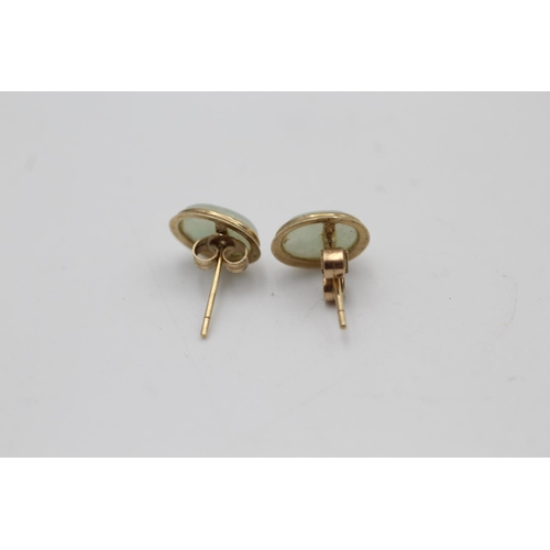 122 - A pair of 9ct gold jade stud earrings - approx. gross weight 1.2 grams