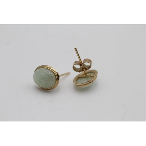 122 - A pair of 9ct gold jade stud earrings - approx. gross weight 1.2 grams