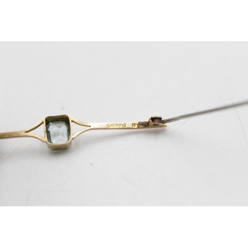 132 - A 9ct gold antique topaz bar brooch - approx. gross weight 2.1 grams