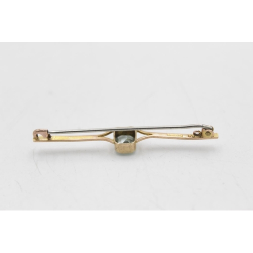 132 - A 9ct gold antique topaz bar brooch - approx. gross weight 2.1 grams