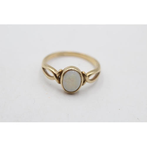 14 - A 9ct gold opal twist ring, size N½ - approx gross weight 2.1 grams