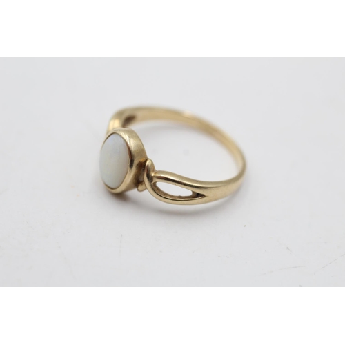 14 - A 9ct gold opal twist ring, size N½ - approx gross weight 2.1 grams