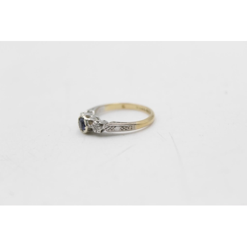 141 - An 18ct gold and platinum diamond and sapphire three stone ring, size I½ - approx. gross weight 2.2 ... 