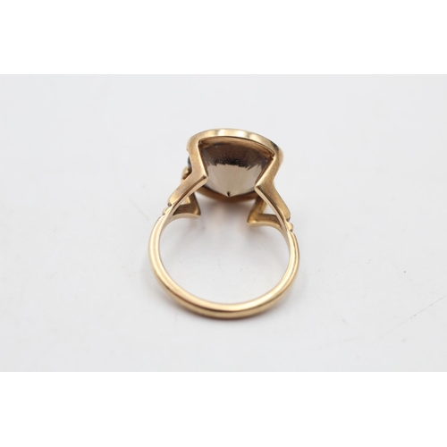 16 - A 14ct gold smoky quartz cocktail ring, size N - approx. gross weight 4.4 grams