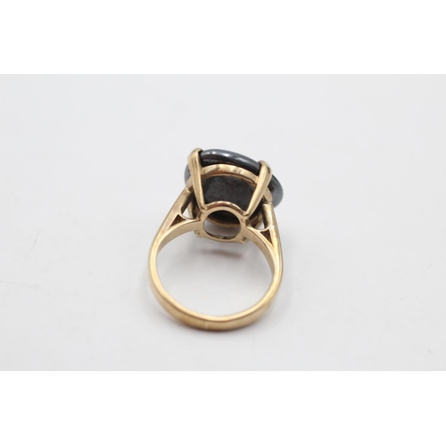 162 - A 9ct gold obscure shaped hematite ring, size G½ - approx. gross weight 4.2 grams