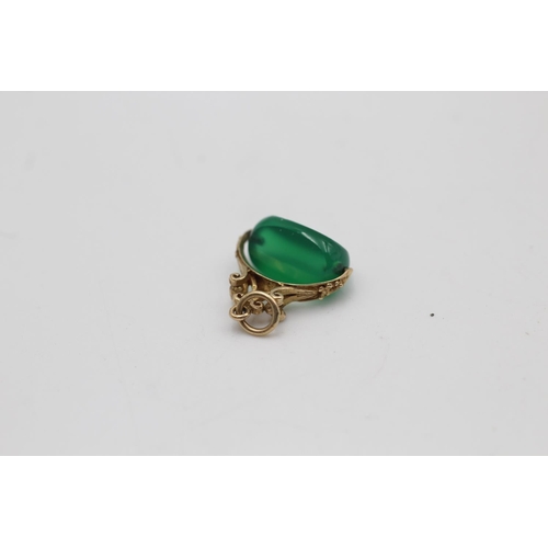 171 - A 9ct gold chrysoprase spinning fob - approx. gross weight 2.7 grams