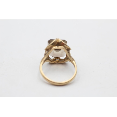 174 - A 9ct gold smoky quartz cocktail ring, size M - approx. gross weight 4.4 grams