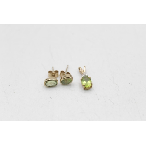 22 - A 9ct gold peridot stud earrings and pendant set - approx. gross weight 1.7 grams