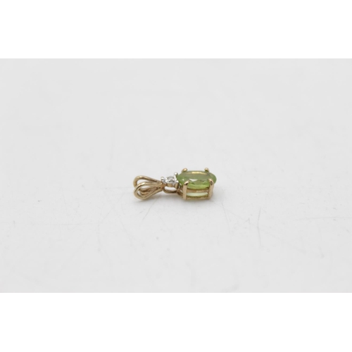 22 - A 9ct gold peridot stud earrings and pendant set - approx. gross weight 1.7 grams