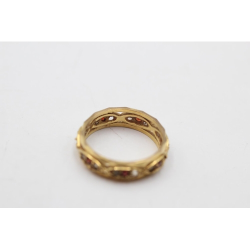 24 - A 9ct gold garnet and clear gemstone eternity ring, size K½ - approx. gross weight 2.3 grams