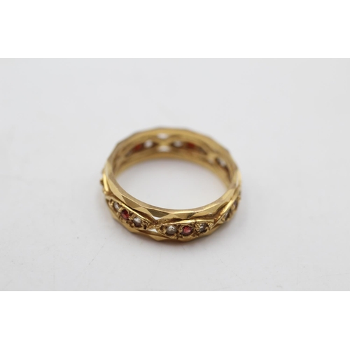 24 - A 9ct gold garnet and clear gemstone eternity ring, size K½ - approx. gross weight 2.3 grams