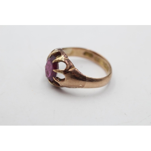 30 - A George V hallmarked Birmingham 9ct gold garnet claw set dress ring, size N and dated 1919 - approx... 