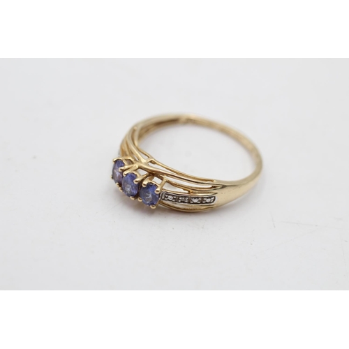 54 - A 14ct gold tanzanite diamond shoulder three stone ring, size P½ - approx. gross weight 2.4 grams