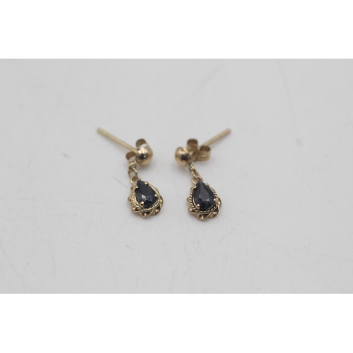 6 - Two pairs of 9ct gold gemstone teardrop earrings, one garnet and one sapphire - approx. gross weight... 