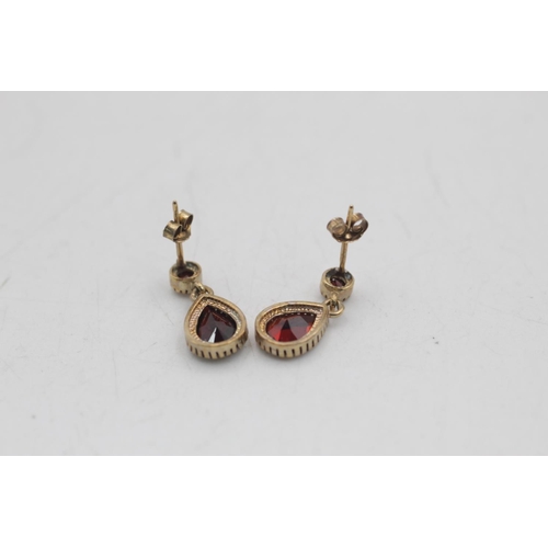 6 - Two pairs of 9ct gold gemstone teardrop earrings, one garnet and one sapphire - approx. gross weight... 