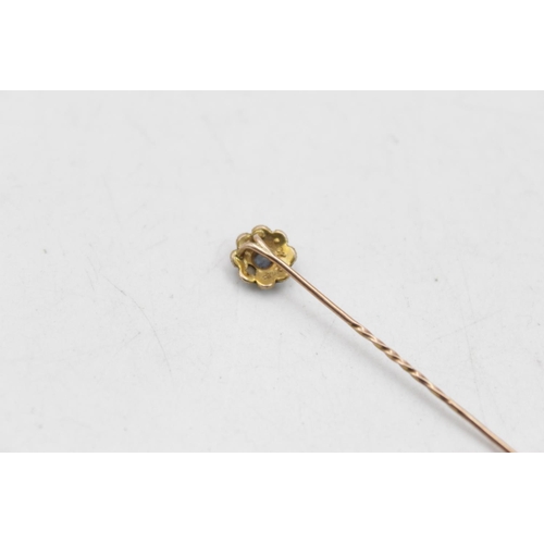 67 - An antique 9ct gold sapphire and seed pearl tie pin - approx. gross weight 0.5 grams