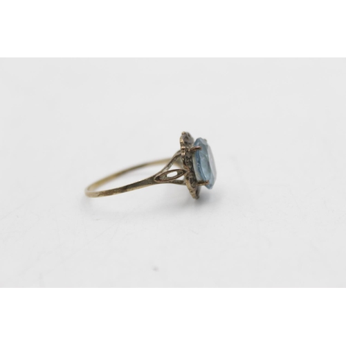 72 - A hallmarked Sheffield 9ct gold blue synthetic spinel ornate dress ring, size Q - approx. gross weig... 