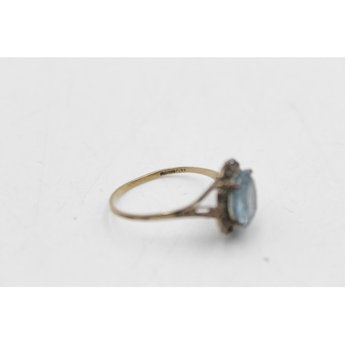 72 - A hallmarked Sheffield 9ct gold blue synthetic spinel ornate dress ring, size Q - approx. gross weig... 