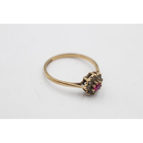 79 - A 9ct gold synthetic spinel and synthetic ruby cluster ring, size Q½ - approx. gross weight 1.7 gram... 