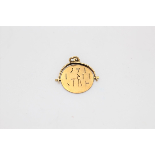 9 - A 9ct gold spinning message charm pendant - approx. gross weight 1.1 grams