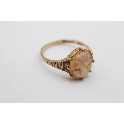 97 - A 9ct gold shell cameo ring, size P½ - approx. gross weight 1.9 grams