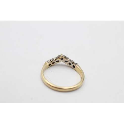 99 - A 9ct gold diamond chevron ring, size K½ - approx. gross weight 1.6 grams