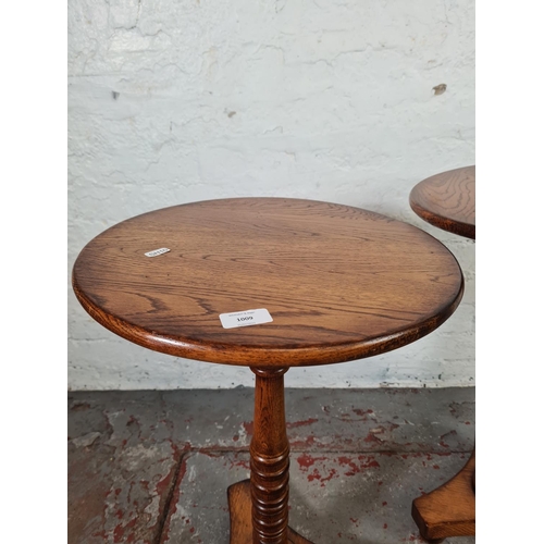 1009 - A pair of solid oak barley twist pedestal side tables with circular tops - approx. 68cm high x 40cm ... 