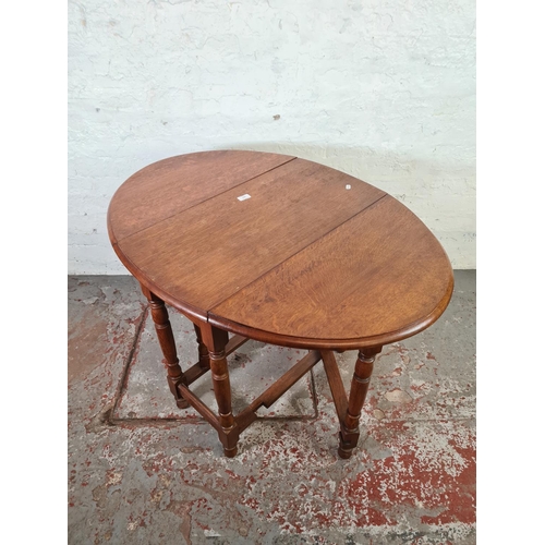 1017 - An early/mid 20th century oak drop leaf gate leg occasional table - approx. 74cm high x 75cm wide x ... 