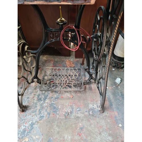 1055 - A vintage Pfaff treadle sewing machine with lid and table