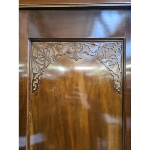 1176 - An Edwardian mahogany double wardrobe with central bevelled edge mirror - approx. 204cm high x 146.5... 