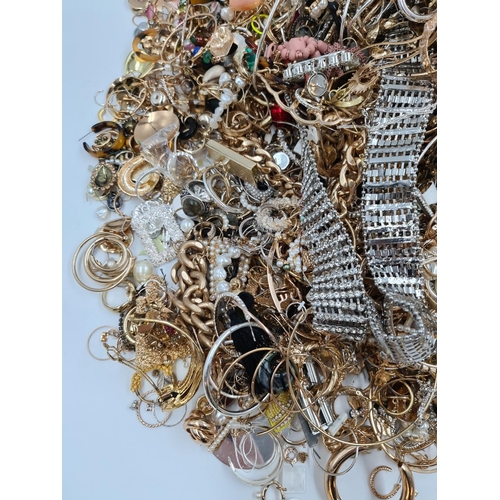 531 - A collection of assorted costume jewellery - approx. gross weight with box 15kg