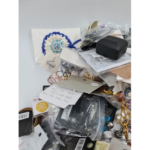 532 - A collection of assorted costume jewellery - approx. gross weight with box 5kg